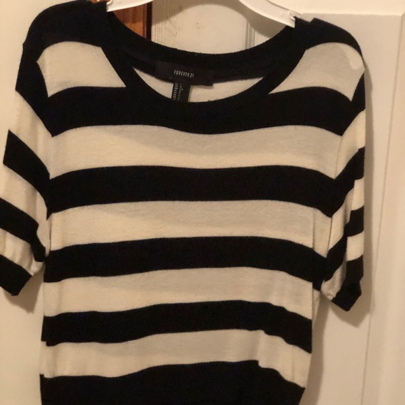 Stripped crop top - Picture 2 of 2